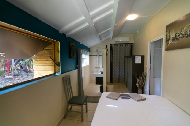 Photo de la chambre n°3 avec salle de bain au rdc